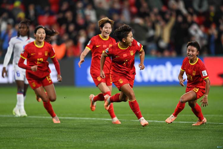 中国女足今晚比赛直播