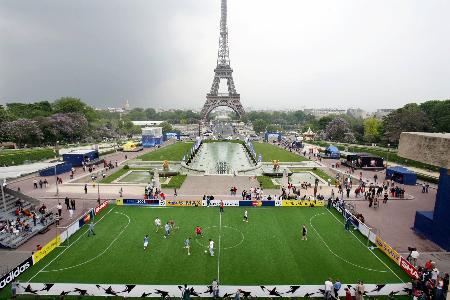 欧冠决赛场地改至巴黎