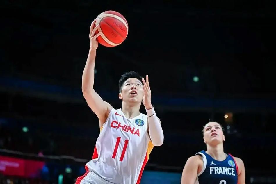 中国女篮击败法国队挺进四强的相关图片